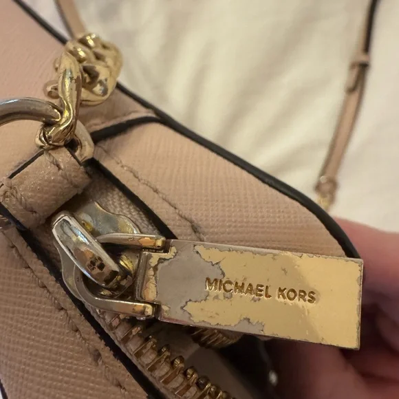 Michael Kors Jet Set East West Leather Crossbody with Michael Kors Gold Wallet - Picture 5 of 12